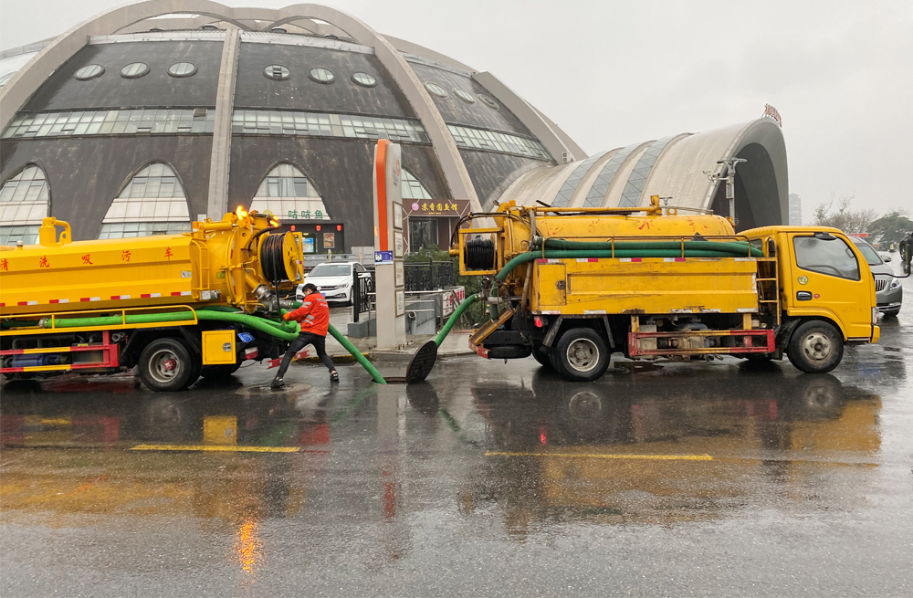 水西门商场管道清淤