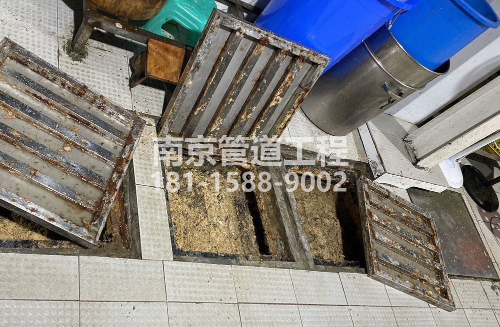 278水西门城管中队食堂隔油池清理