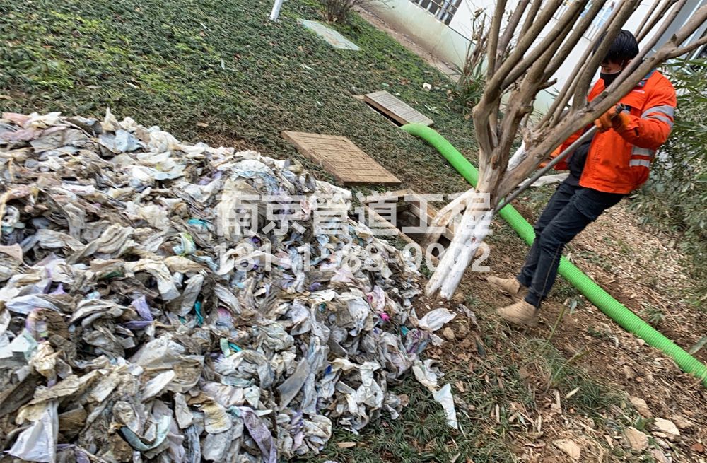 315水西门化粪池垃圾清理